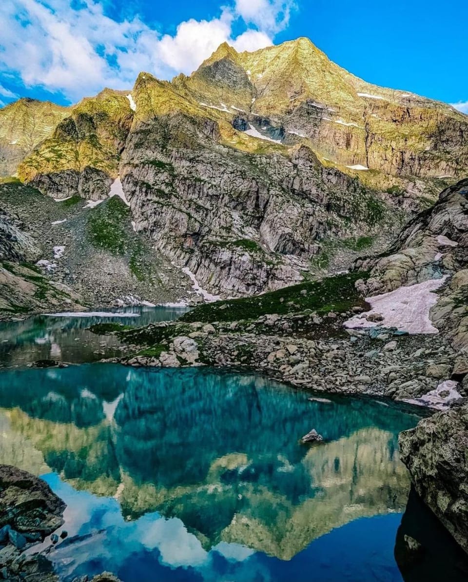 Jumaboy Guesthouse - Transport, Rooms & Hiking Tours Bed and Breakfast in Europe