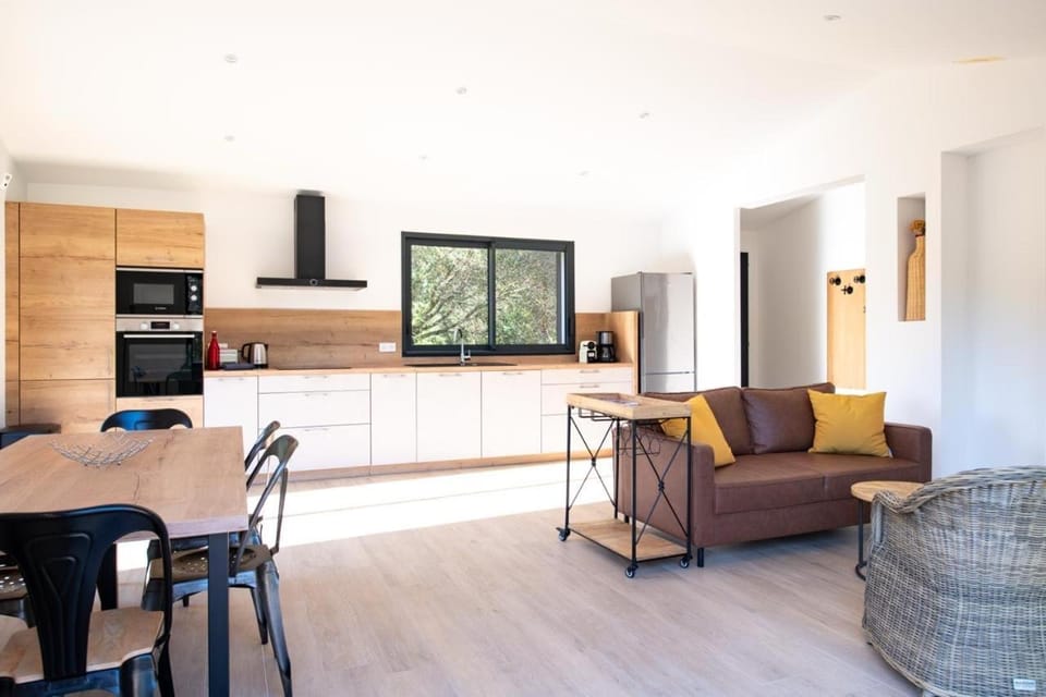 Kitchen or kitchenette, Living room, Dining area