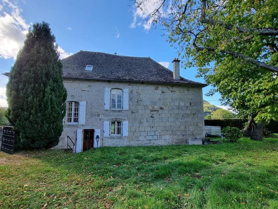 Maison La Rase du Lac Cantal House in Auvergne-Rhône-Alpes