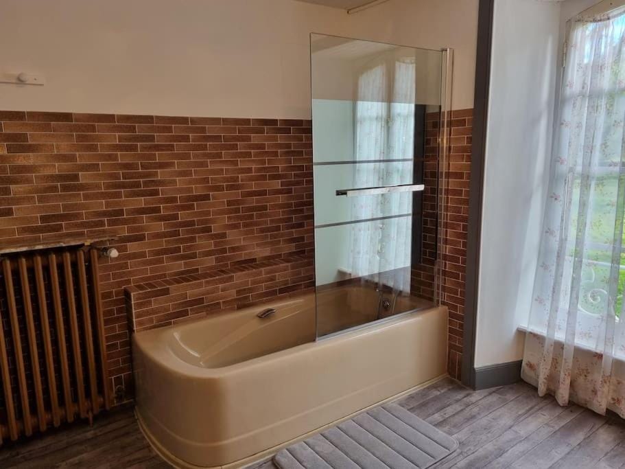 Maison La Rase du Lac Cantal House in Auvergne-Rhône-Alpes