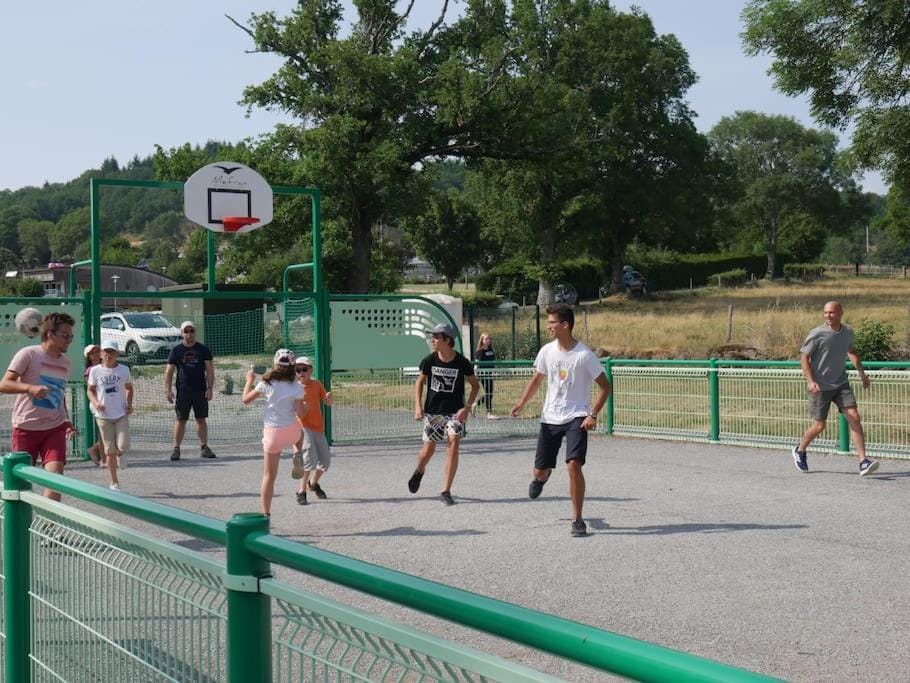 Maison La Rase du Lac Cantal House in Auvergne-Rhône-Alpes