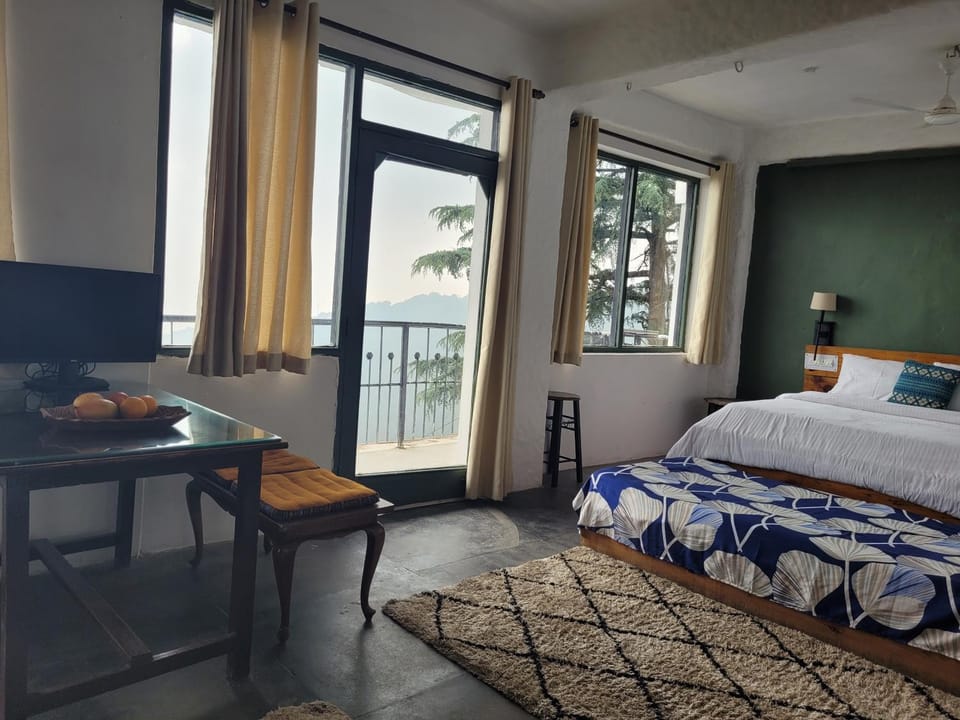 View (from property/room), Balcony/Terrace, Seating area, Bedroom