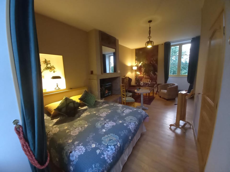 Bed, Living room, Bedroom