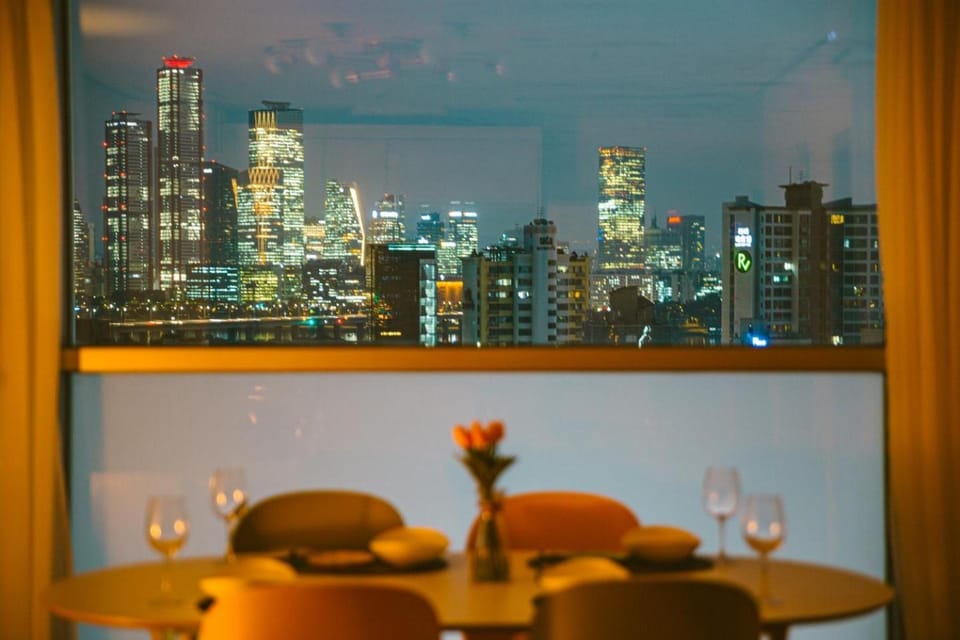 Fall in the view Apartment in Seoul