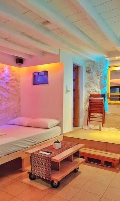 Bed, Photo of the whole room