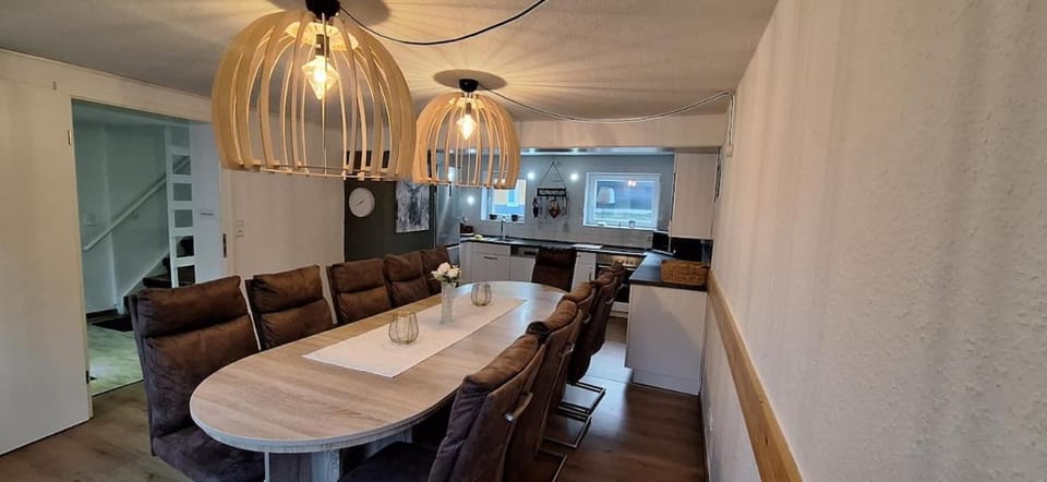Kitchen or kitchenette, Seating area, Dining area