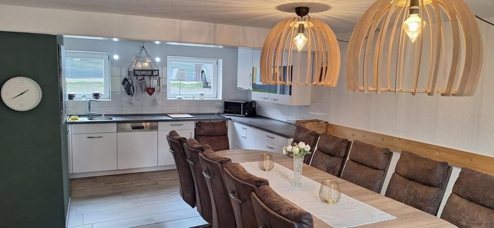 Kitchen or kitchenette, Dining area, stove