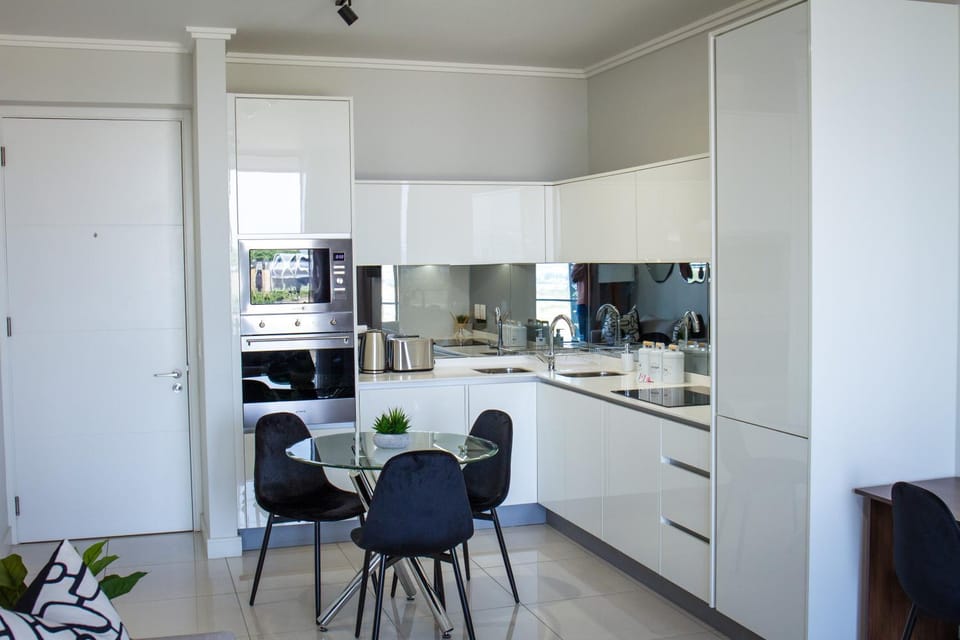 Kitchen or kitchenette, Dining area, dishwasher, minibar, pet friendly, stove