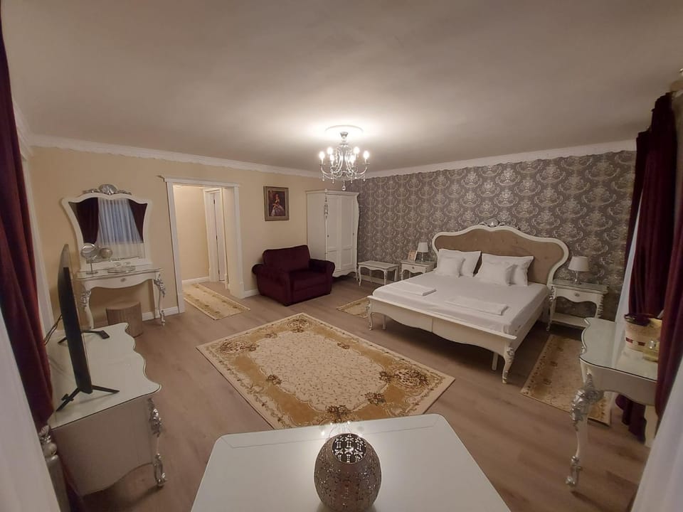 Bed, TV and multimedia, Bedroom, wardrobe