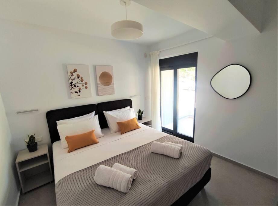 Brand new condo next to the beach, peaceful square, garden view Apartment in Rethymno