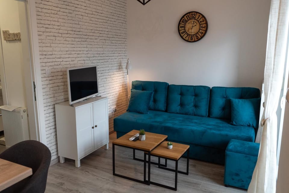 Communal lounge/ TV room, TV and multimedia, Living room, Seating area, Evening entertainment