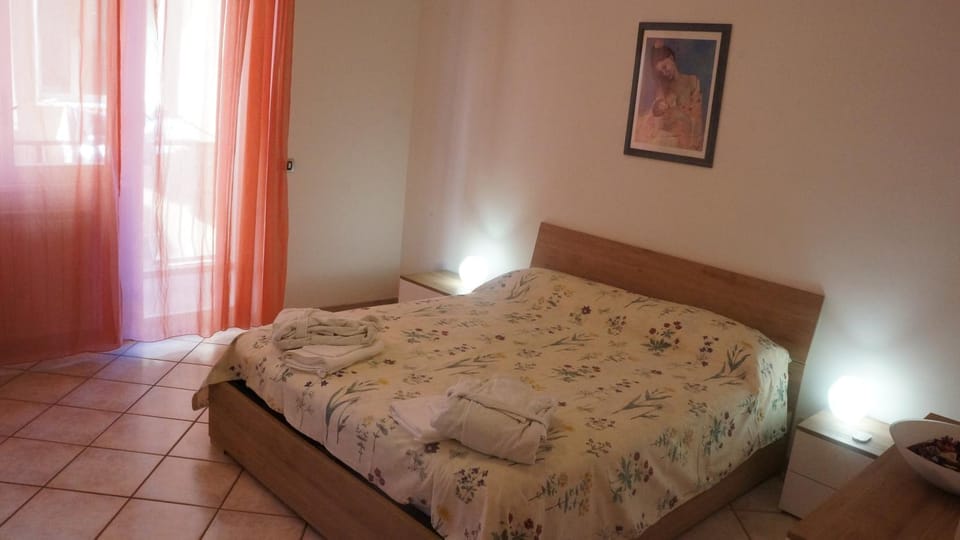 Bed, Bedroom, air conditioner