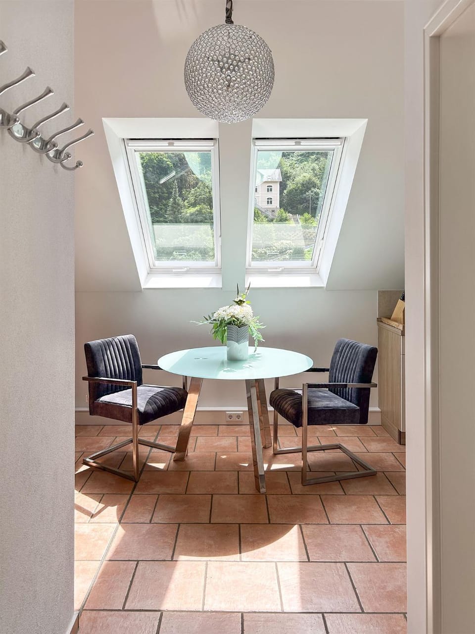 Photo of the whole room, Dining area