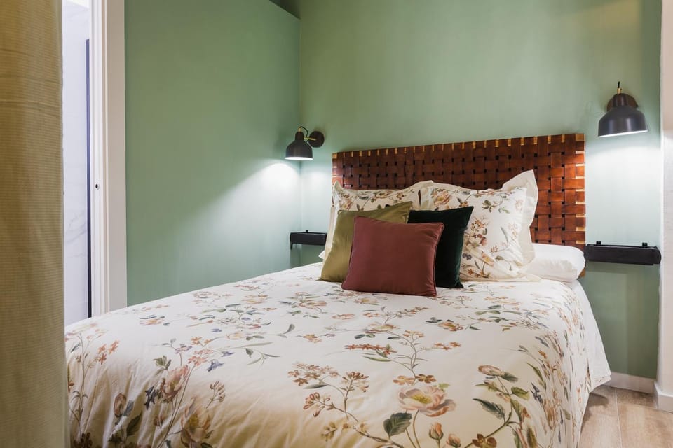 Bed, Bedroom, internet, air conditioner