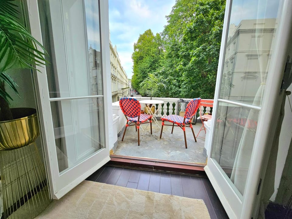 Patio, Day, Balcony/Terrace