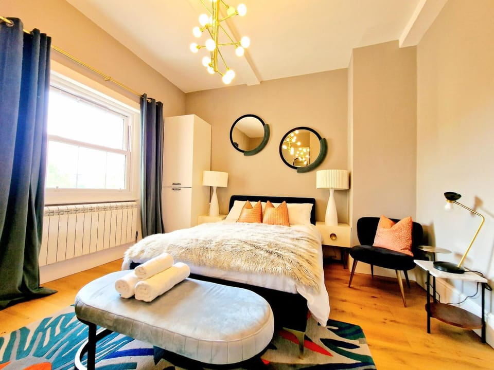 Bed, Photo of the whole room, Bedroom