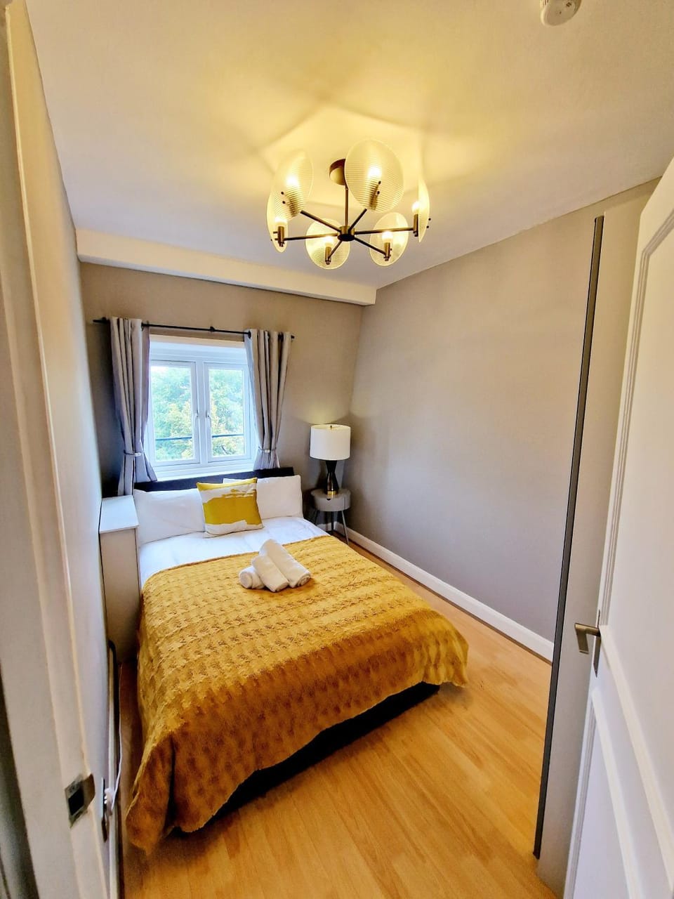 Bed, Photo of the whole room, Bedroom, towels