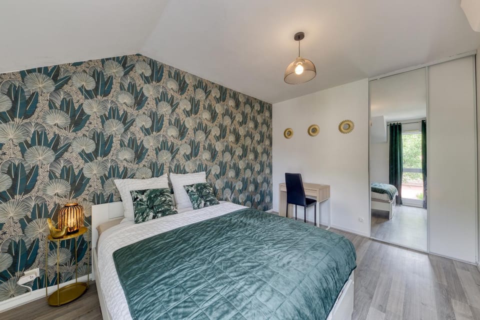 Bed, Photo of the whole room, Bedroom