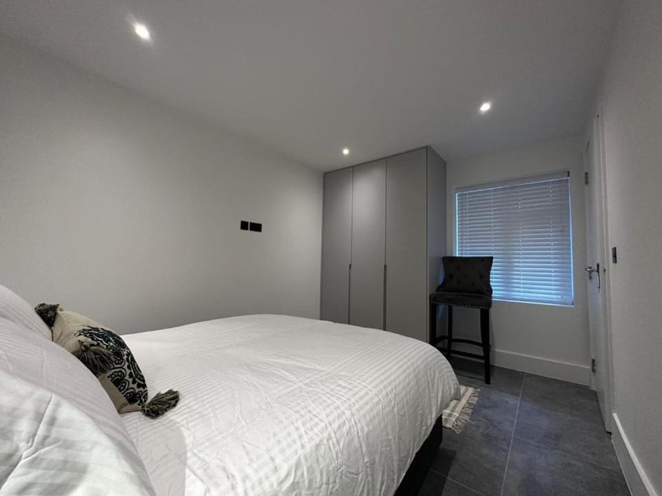 Two Bedroom House In Kilburn Apartment in London Borough of Camden
