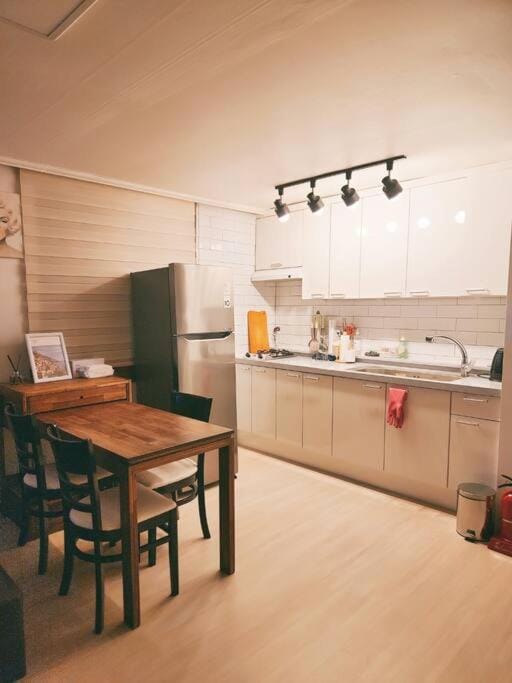 Dining area, minibar, stove