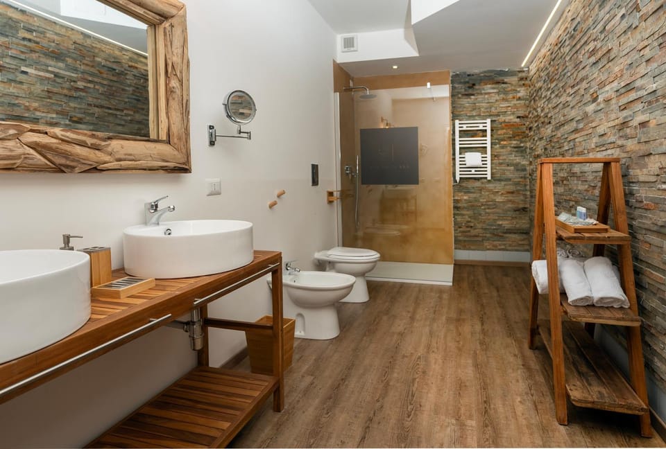 Shower, Toilet, Bathroom, bidet, towels