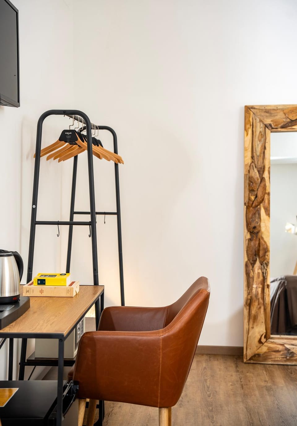 TV and multimedia, Living room, Seating area, hair dresser