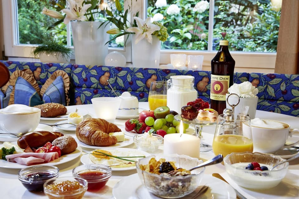 Food, Continental breakfast