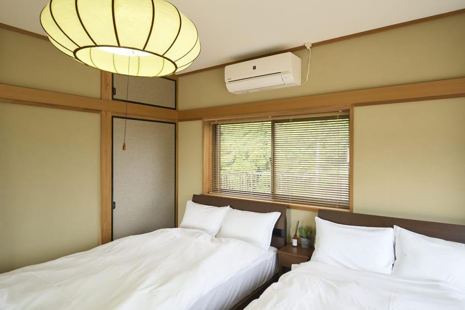 Bed, Photo of the whole room, Bedroom, air conditioner