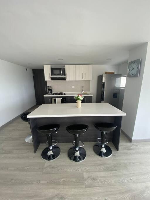 Kitchen or kitchenette, minibar