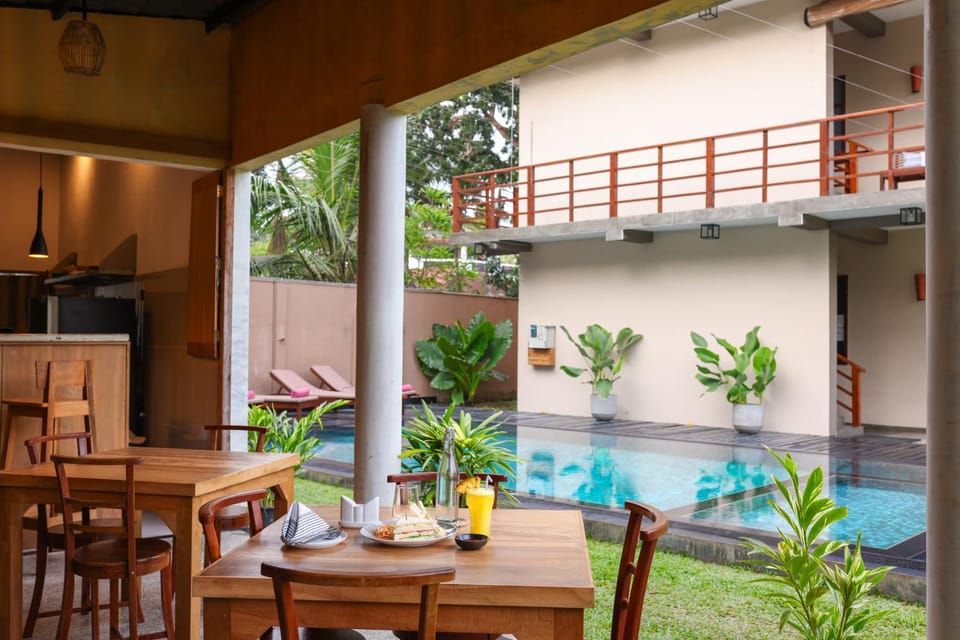 Dining area, Pool view, Swimming pool, sunbed