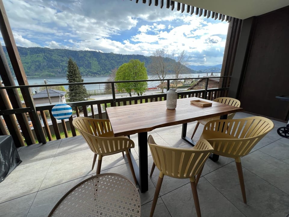 Balcony/Terrace, Balcony/Terrace, Dining area, Lake view