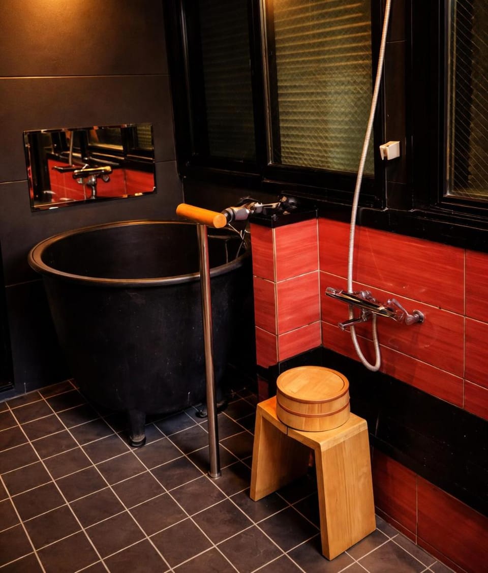 Hot Tub, Bathroom