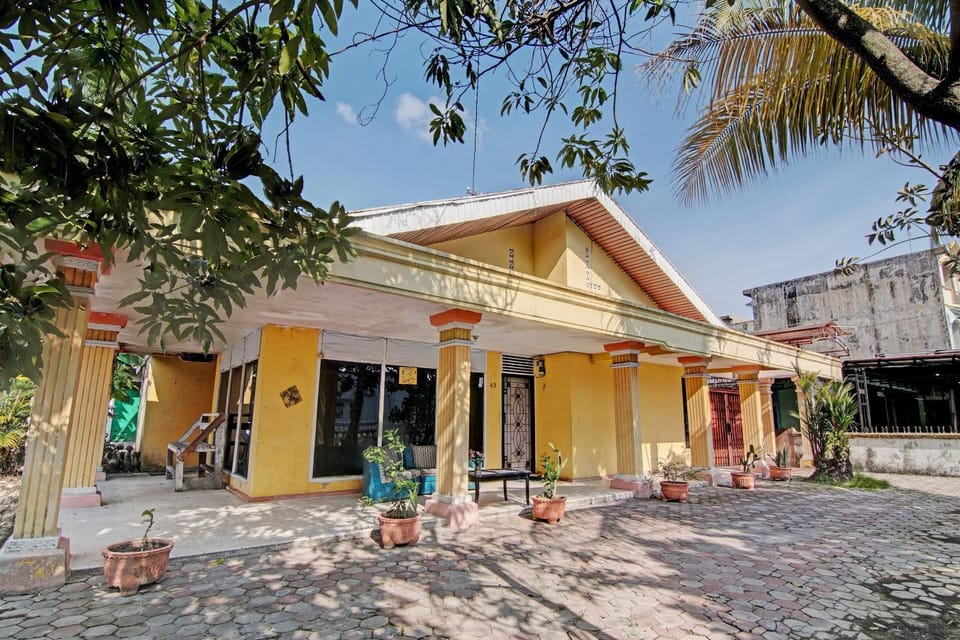 Facade/entrance