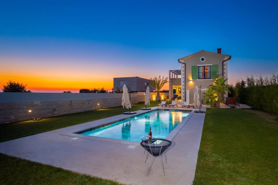 Villa Linnelle seaview- Rovinj, heated pool Villa in Istria County