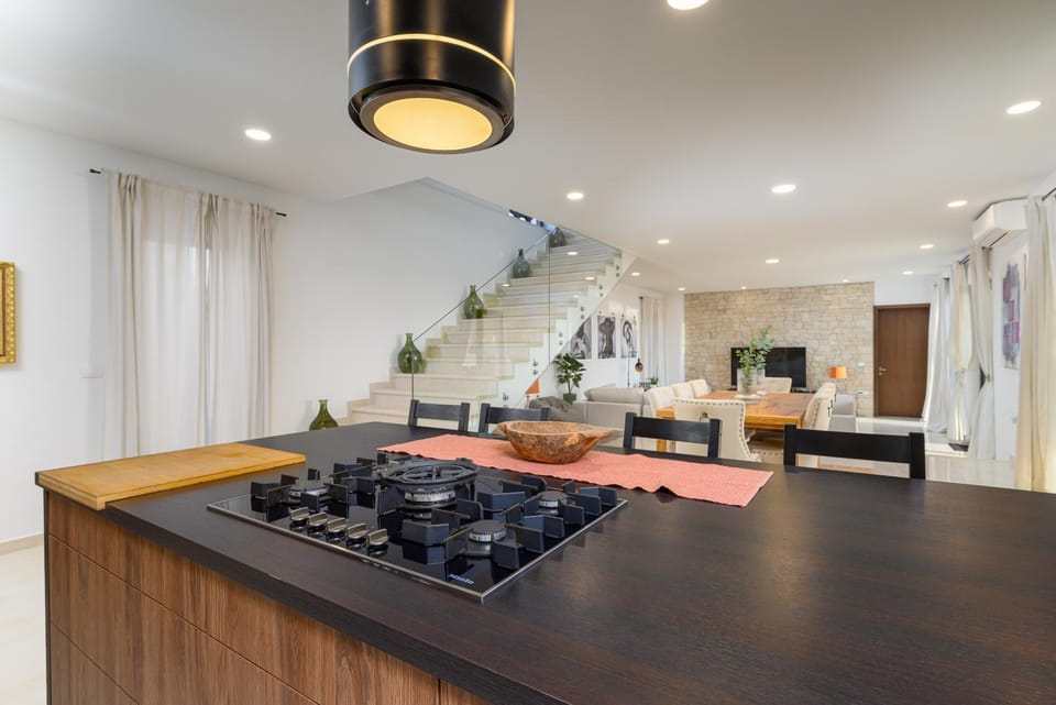 Villa Linnelle seaview- Rovinj, heated pool Villa in Istria County