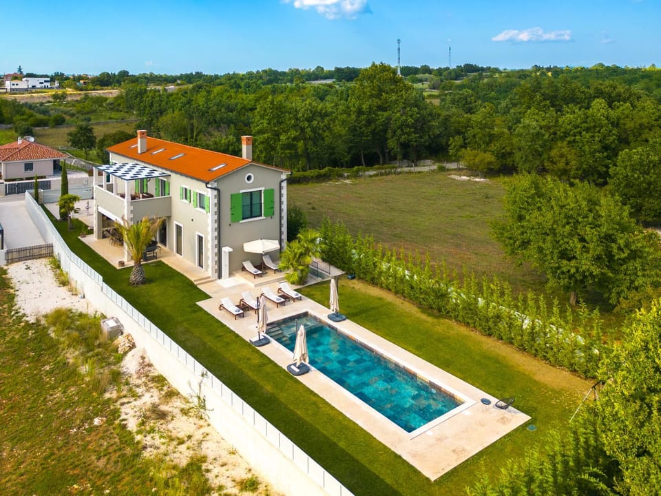 Villa Linnelle seaview- Rovinj, heated pool Villa in Istria County