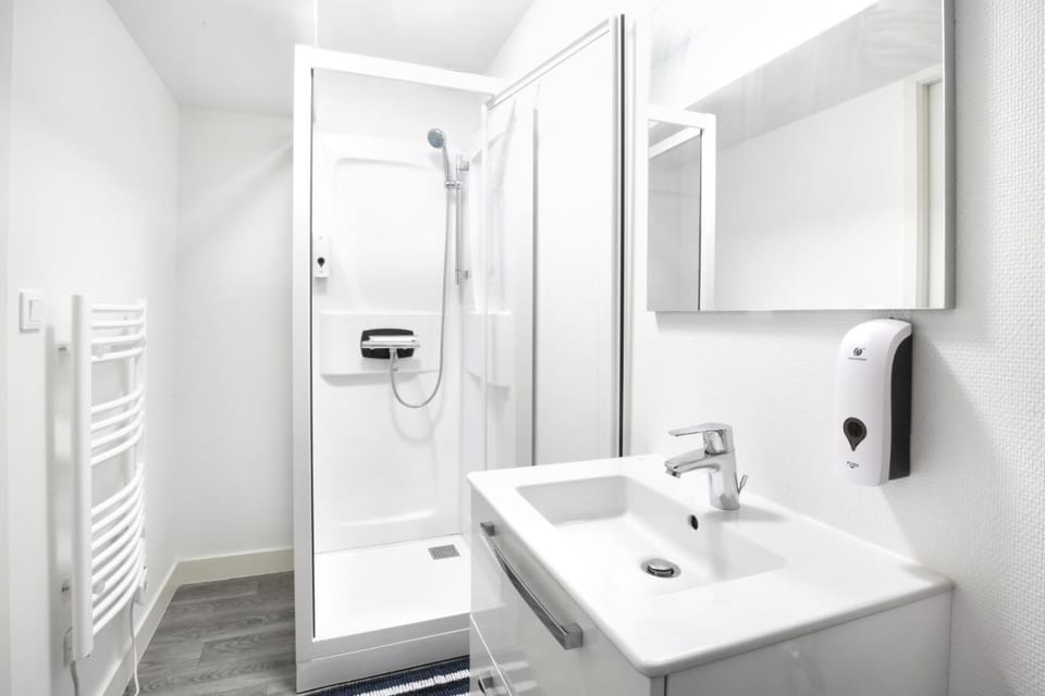 Shower, Toilet, Bathroom, Dining area, towels