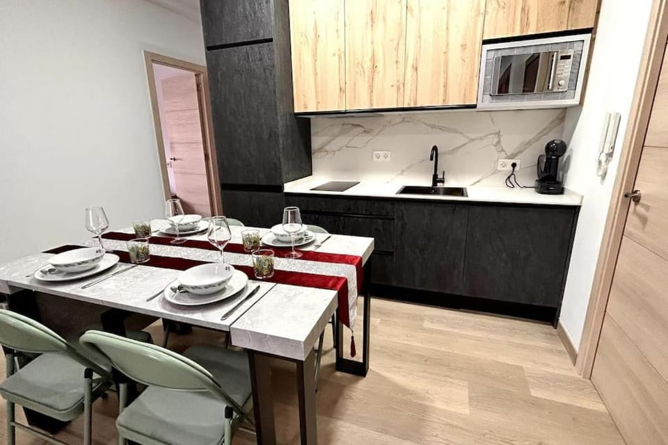 Kitchen or kitchenette, Dining area, minibar, pet friendly, stove