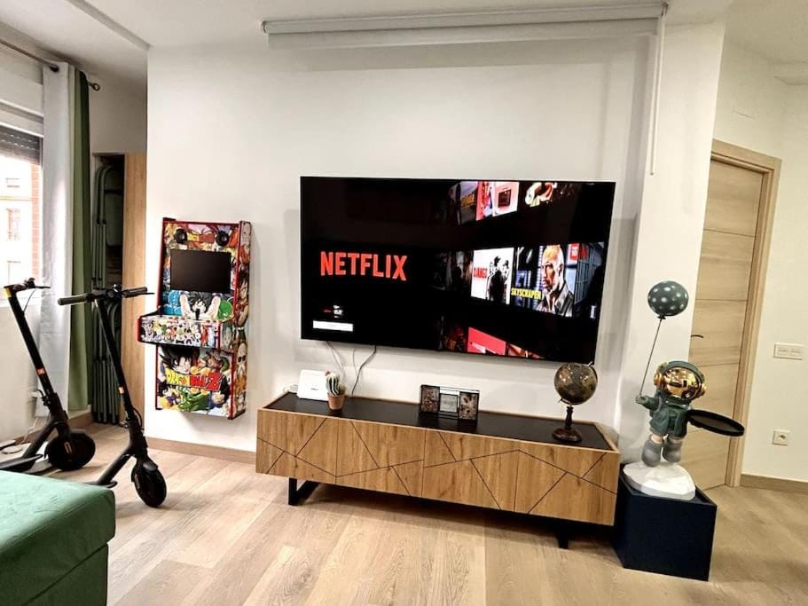 Communal lounge/ TV room, TV and multimedia, Evening entertainment