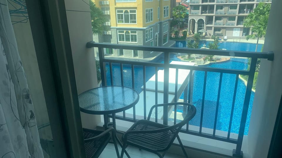 High floor Nice pool View near walking street Arcadia beach 高楼层泳池景 高速网络 智能电视 Apartment in Pattaya City