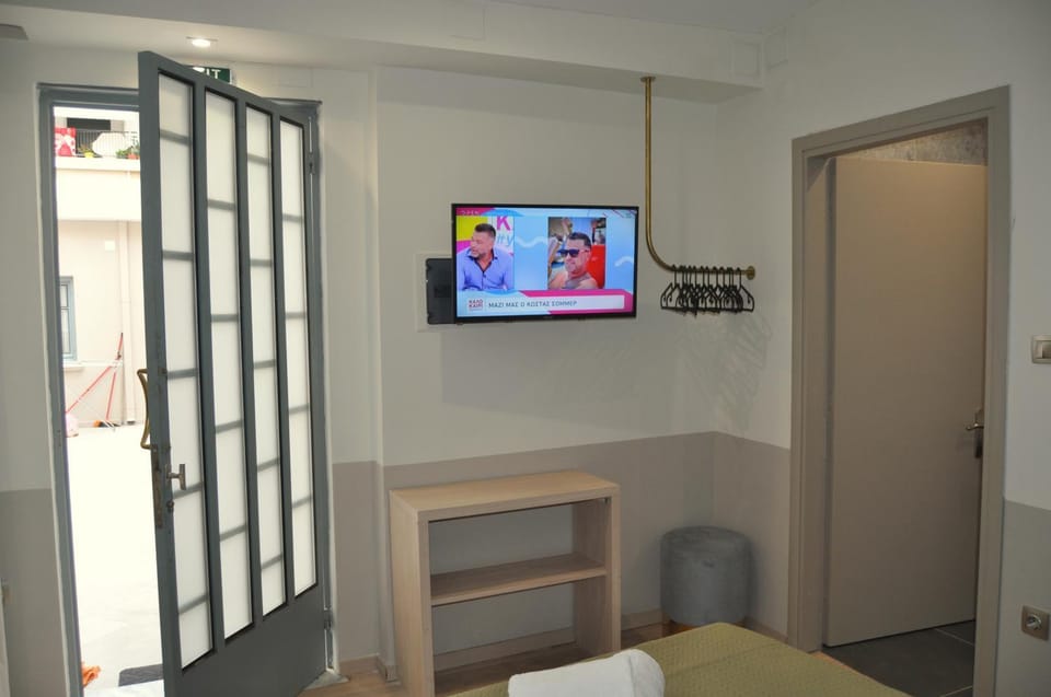 TV and multimedia, Photo of the whole room, wardrobe