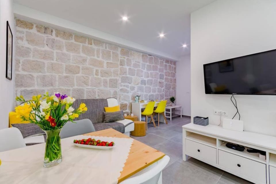 Communal lounge/ TV room, TV and multimedia