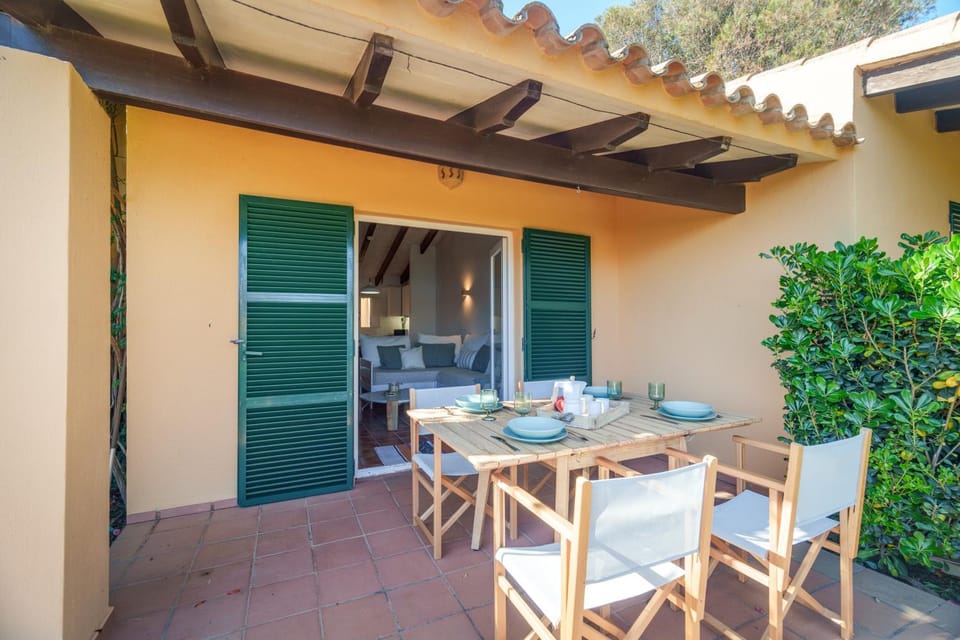Property building, Patio, Off site, Day, Garden