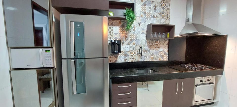 Kitchen or kitchenette, microwave, oven, stove