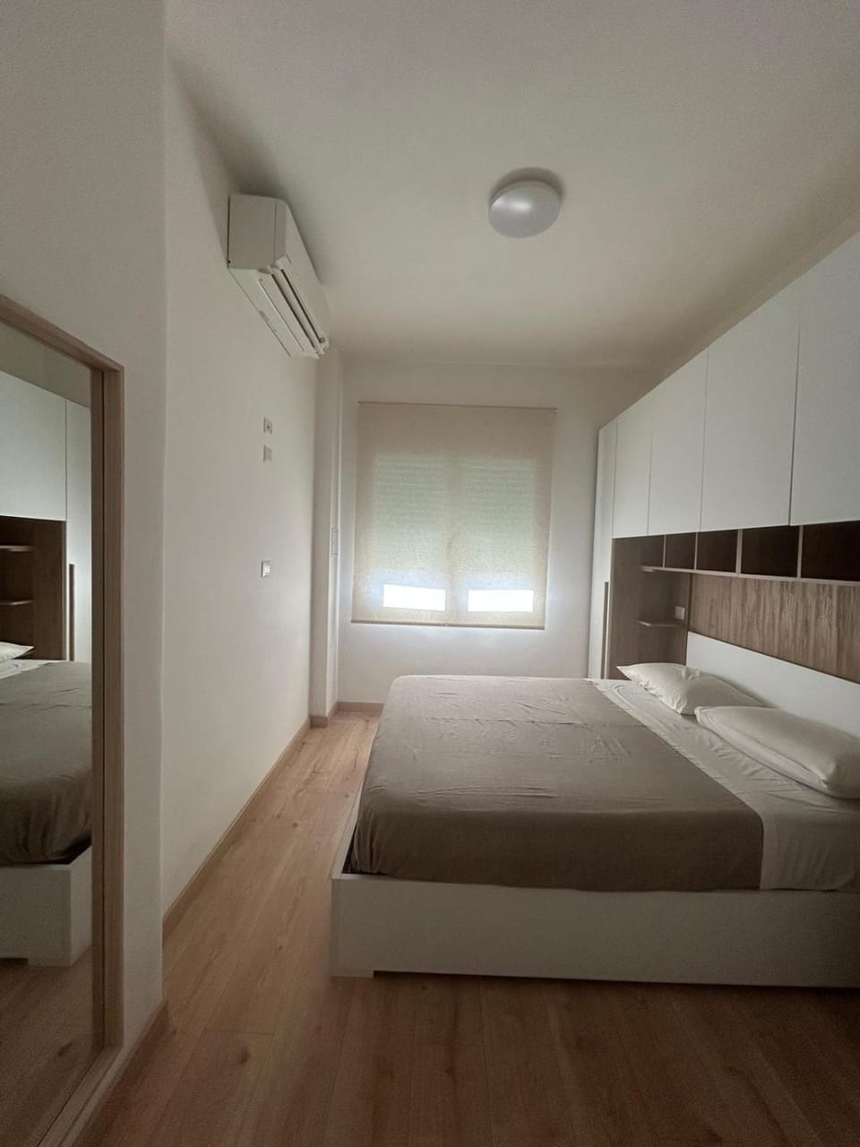 Bedroom, air conditioner