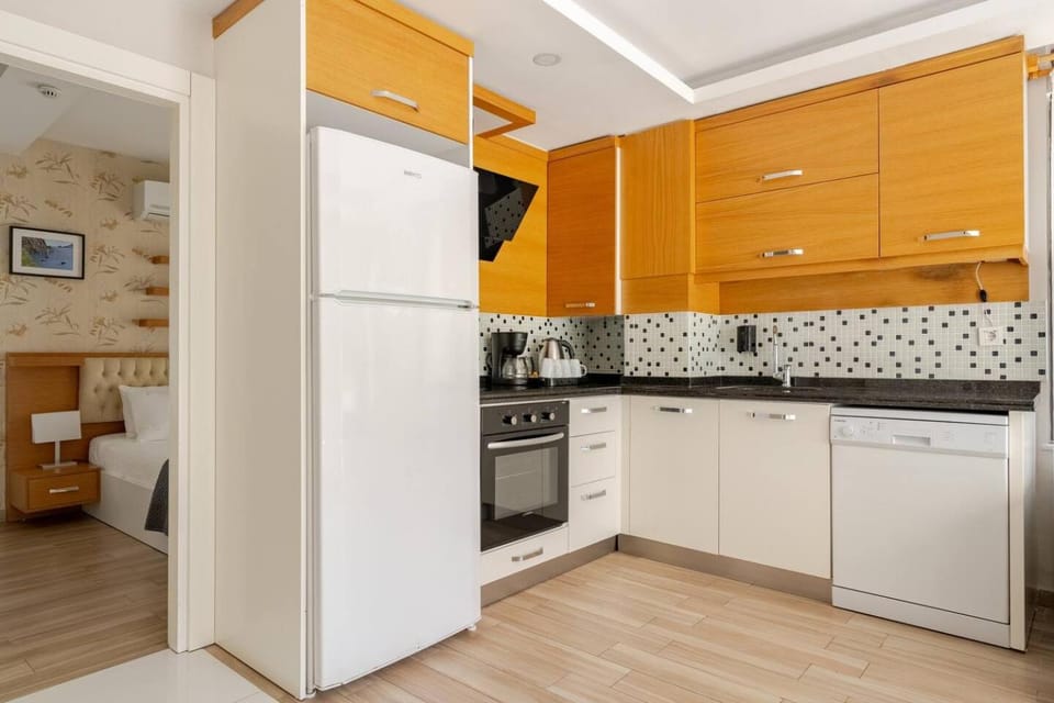 Coffee/tea facilities, dishwasher, oven, stove, kitchen