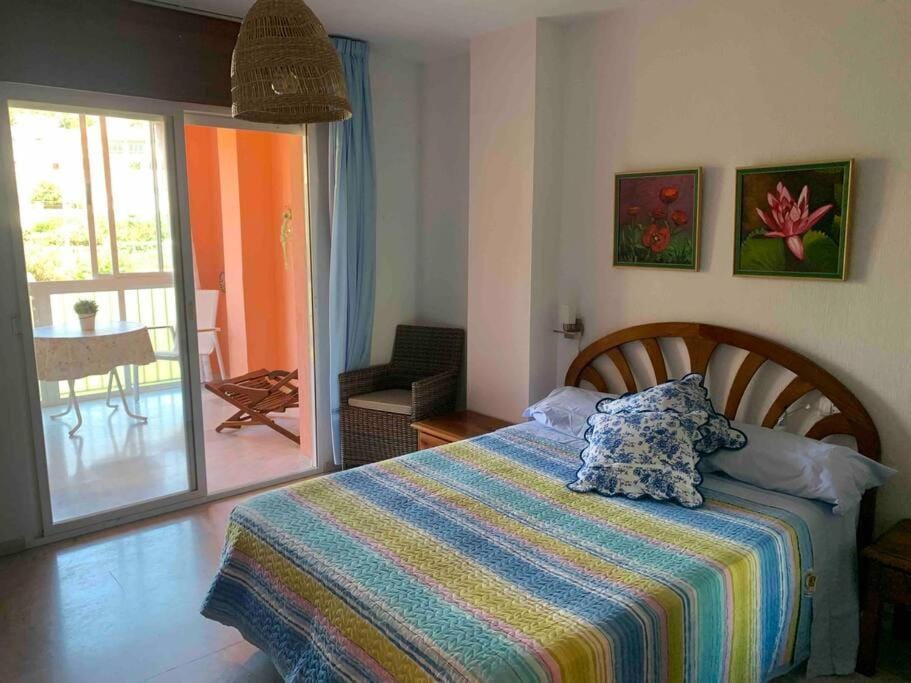Acogedor apartamento con 3 piscinas en primera línea de playa Apartment in Costa Tropical