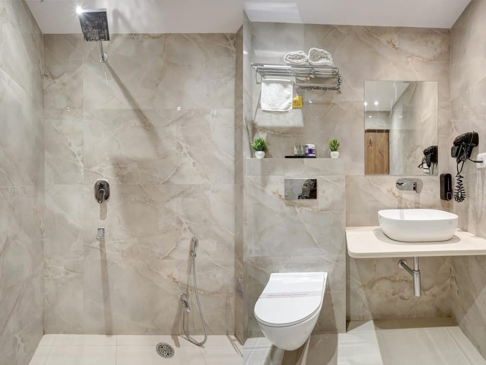 Shower, Toilet, Bathroom, towels