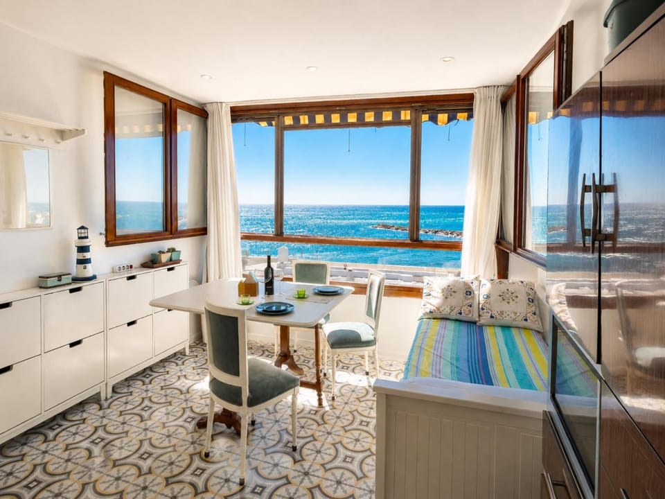 Natural landscape, Living room, Seating area, Dining area, Sea view