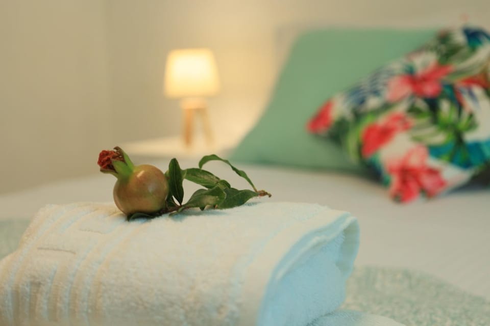 Bed, Photo of the whole room, towels